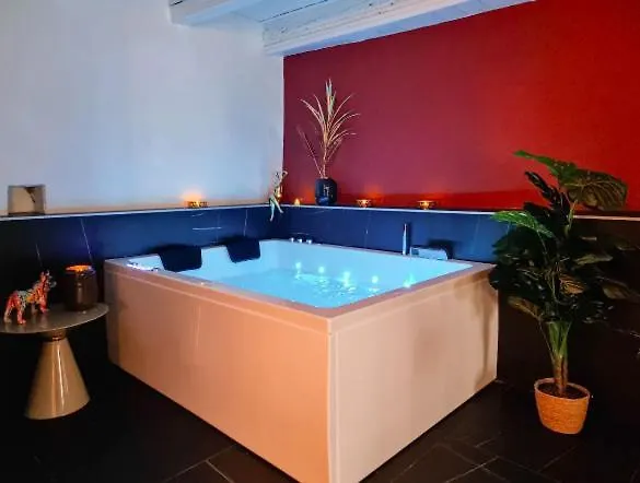 Apartment Majord'Home Spa 4*- Le Macaron -Coeur Vieille Ville Annecy France