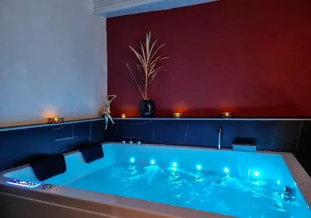 Majord'Home Spa 4*- Le Macaron -Coeur Vieille Ville Annecy 0*,  France